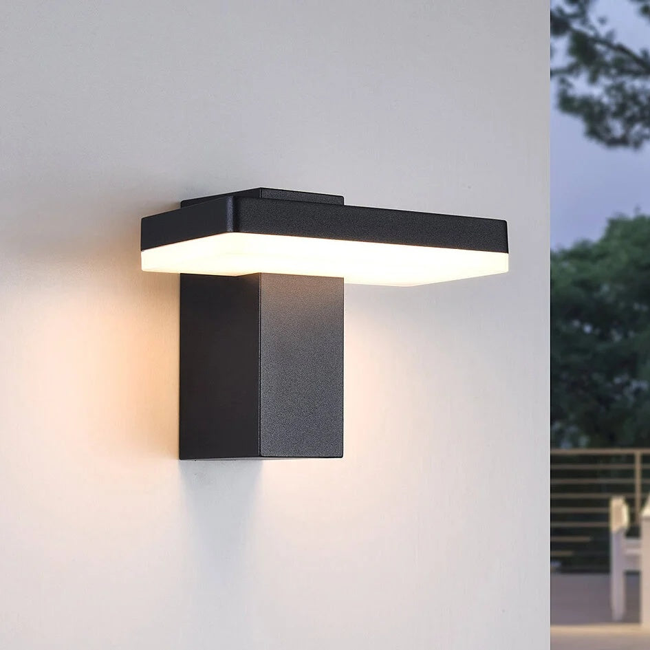 Mat zwarte buitenlamp in een strakke designvorm  met geintregeerde led van 9,8w zonder sensor