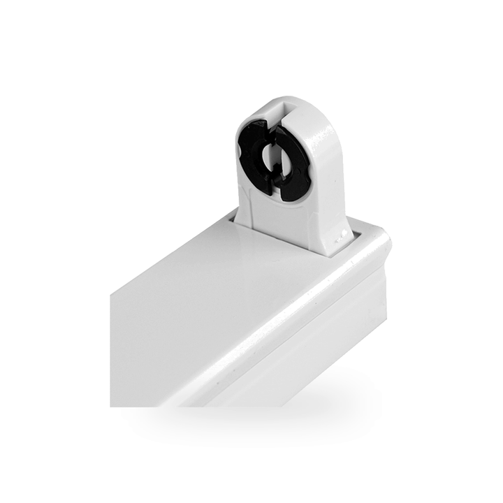 Vooraanzicht van een IP22 armatuur, rechthoekig van vorm, ontworpen voor één 150cm T8 TL-buis, met een fill ratio van 62% op een witte ondergrond met subtiel schaduweffect.
