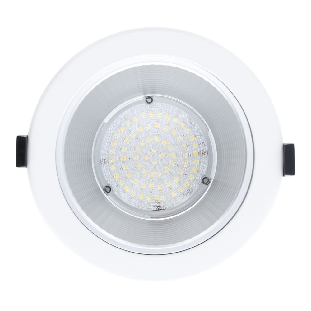 Direct onderaanzicht van een ronde witte LED downlight. Achter het transparante optische venster is de printplaat met concentrische ringen van gele SMD-leds zichtbaar, omringd door een zilveren reflectorrand.