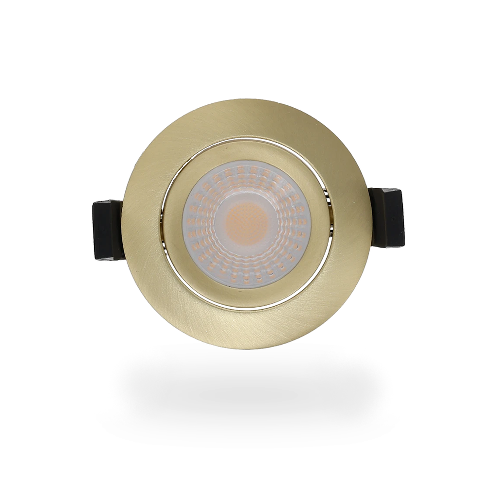 Ronde LED inbouwspot met een brass afwerking en een vlak, lichtdoorlatend oppervlak, centraal gepositioneerd op een witte achtergrond met subtiele schaduw.
