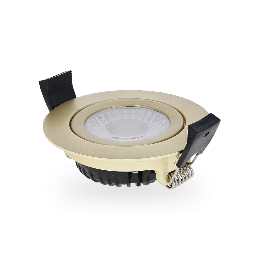 Een schuin boven aanzicht van de ronde LED inbouwspot met brass behuizing, toont de constructie, de inbouwhoogte en de bevestigingsklemmen met veren.