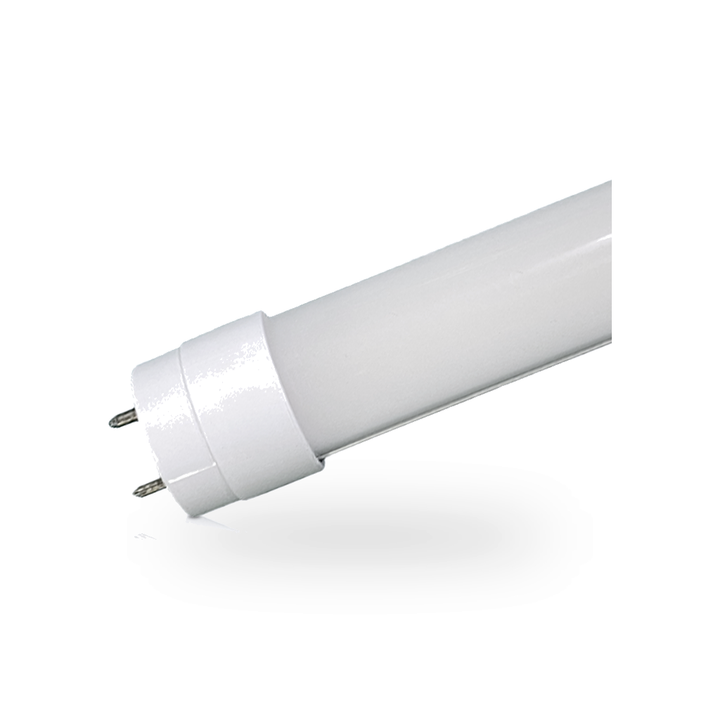 LED T8 buis van 120cm lengte en 18W vermogen, met een lineaire vorm en melkachtig diffuse lichtkap, centraal gepositioneerd op een witte ondergrond.