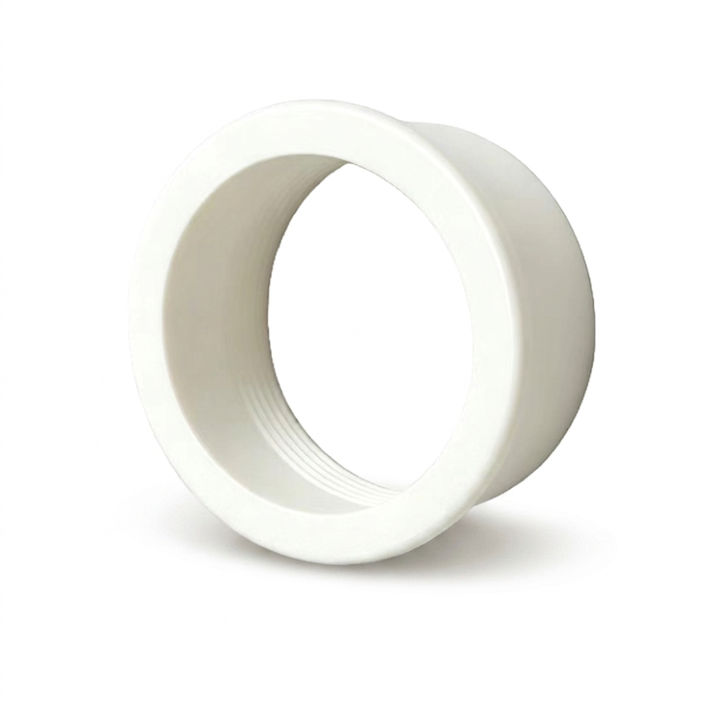 Matwitte, cilindrische modulaire afwerkingsring voor een Hera MR16 inbouwspot. De kunststof module ring is licht schuingedraaid gefotografeerd op een egale witte achtergrond, waardoor de gladde buitenkant en de schroefdraad aan de binnenzijde van de huls duidelijk zichtbaar zijn.