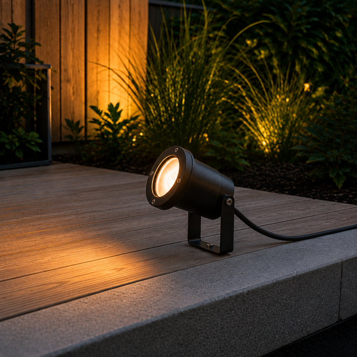 Tuinprikspot zonder grondspie direct oop een houtenvlonder geschroeft